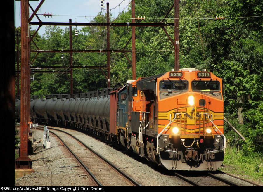 BNSF 5319 on K142